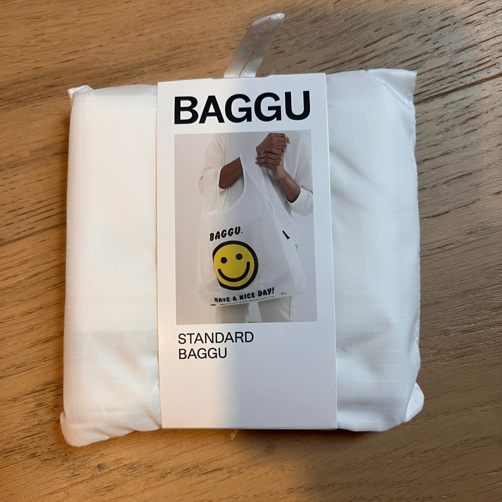 Smiley face BAGGU tote